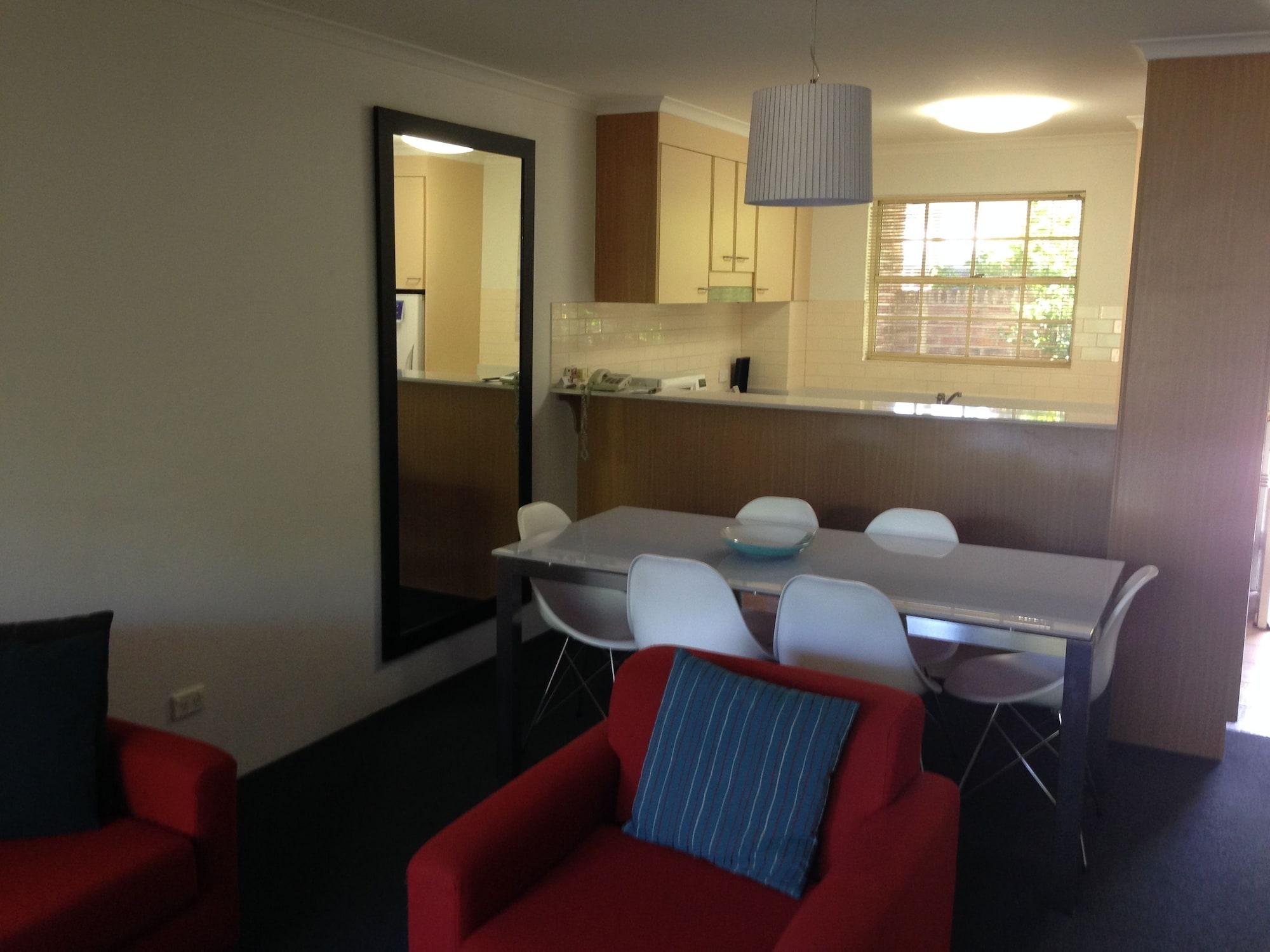 Adina Serviced Apartments Canberra Kingston Экстерьер фото