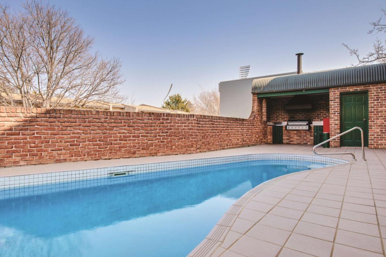 Adina Serviced Apartments Canberra Kingston Экстерьер фото